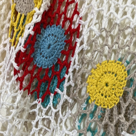 India Boutique crocheted white top with open weave. Size Medium. - Picture 7 of 9